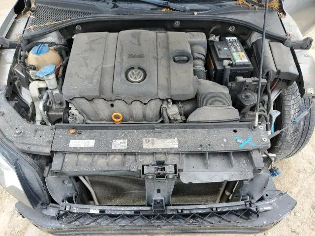 2013 VOLKSWAGEN PASSAT SE  