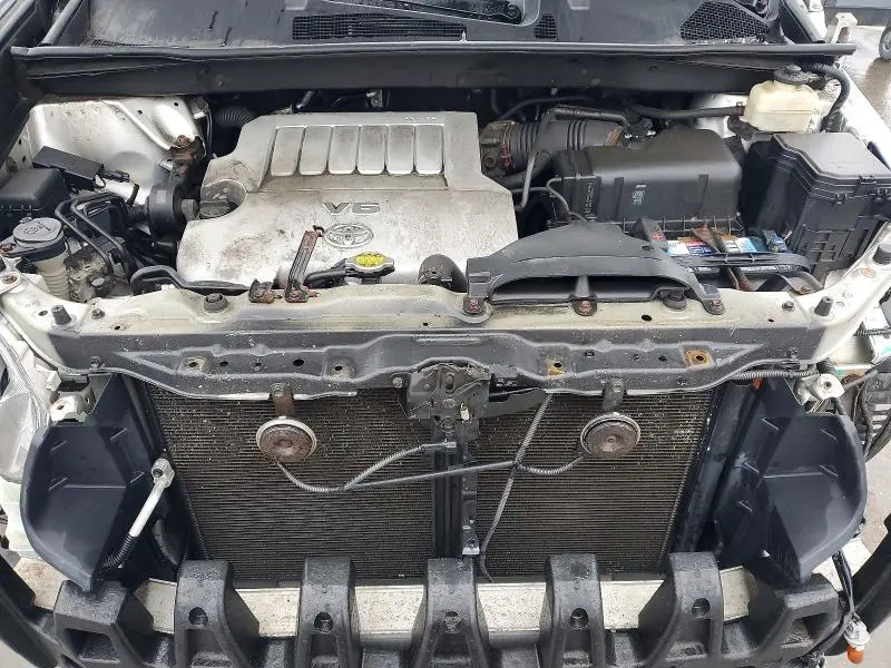 2010 TOYOTA HIGHLANDER SE  