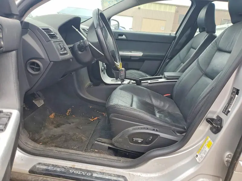 2011 VOLVO V50 T5  