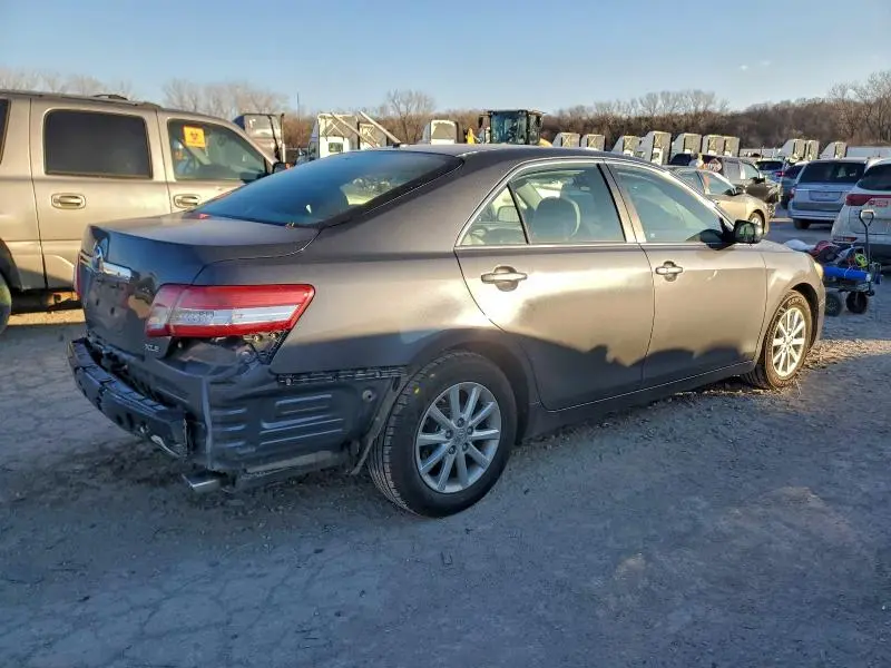 2011 TOYOTA CAMRY SE  