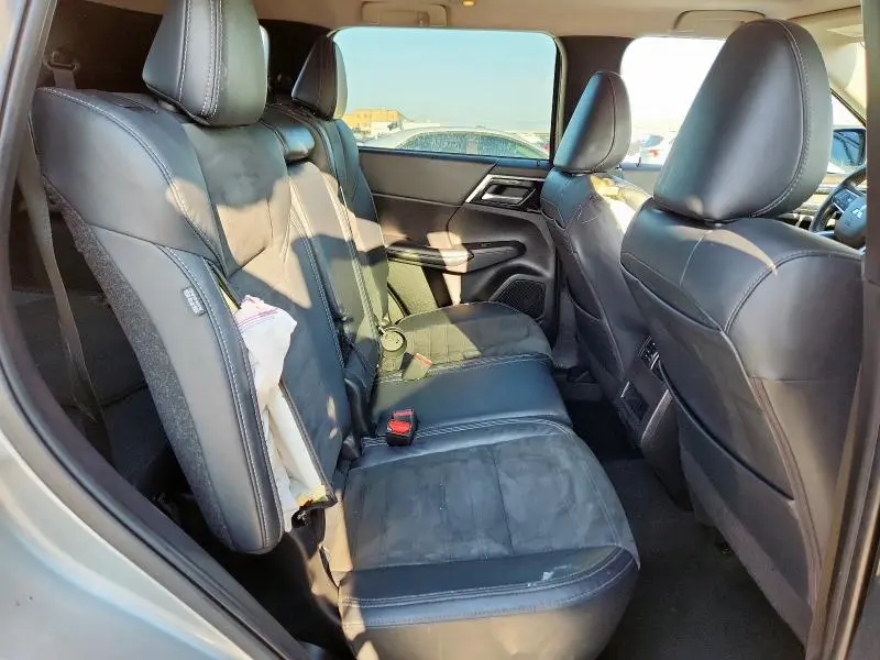 2022 MITSUBISHI OUTLANDER SE  