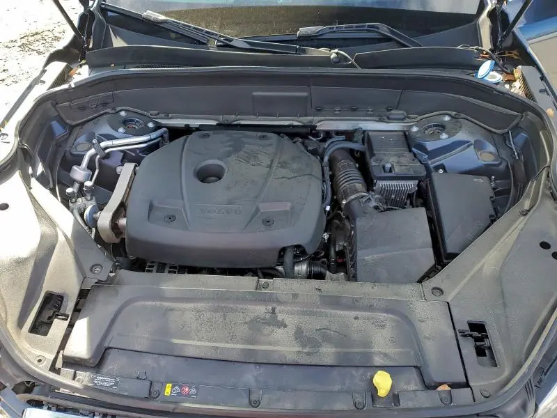 2022 VOLVO XC90 T6 MOMENTUM  