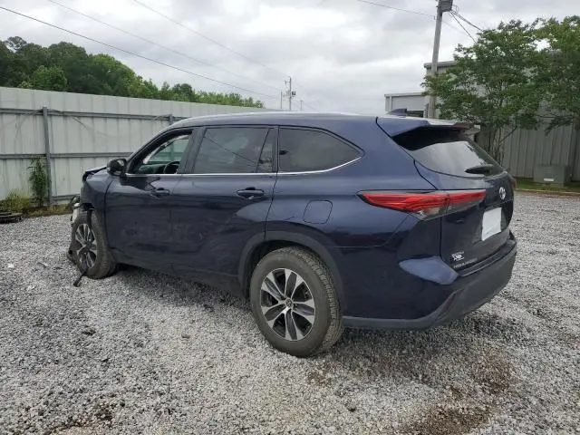 2022 TOYOTA HIGHLANDER XLE  