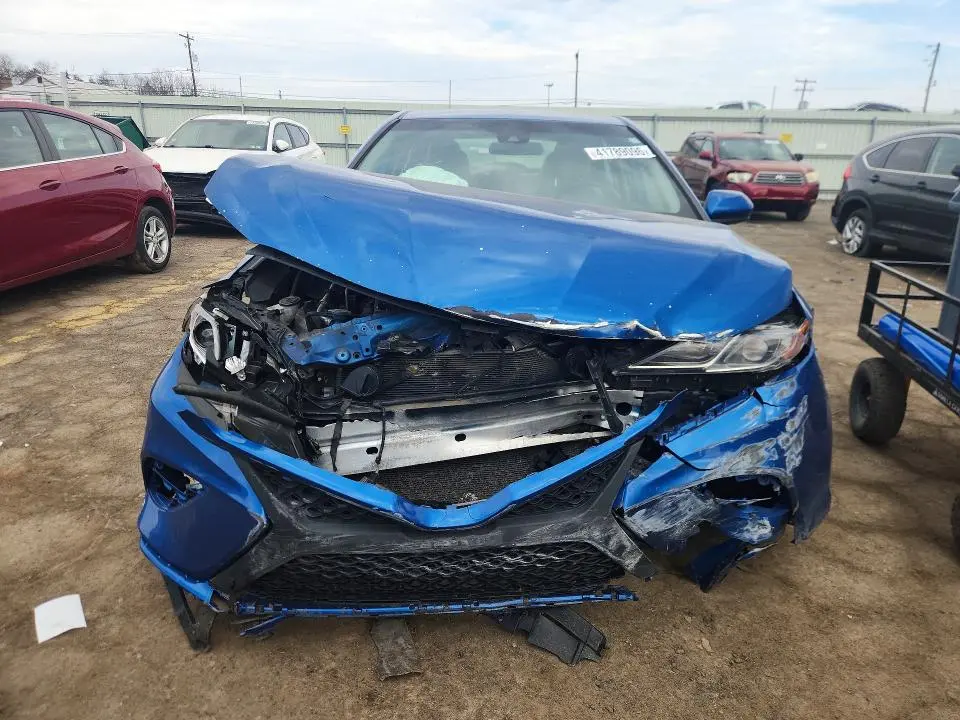 2019 TOYOTA CAMRY SE  