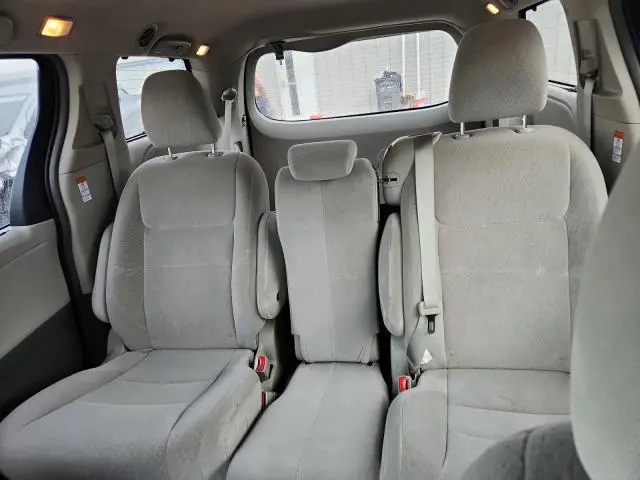 2015 TOYOTA SIENNA LE  