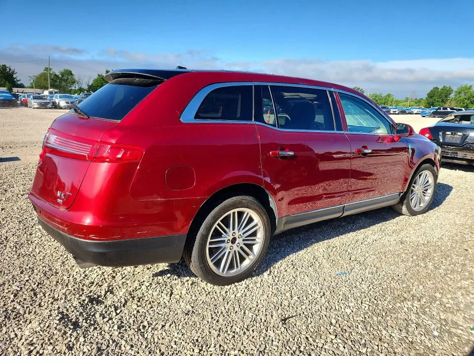 2018 LINCOLN MKT   