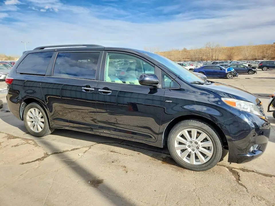 2017 TOYOTA SIENNA XLE 7-PASSENGER  