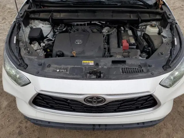 2021 TOYOTA HIGHLANDER XLE  