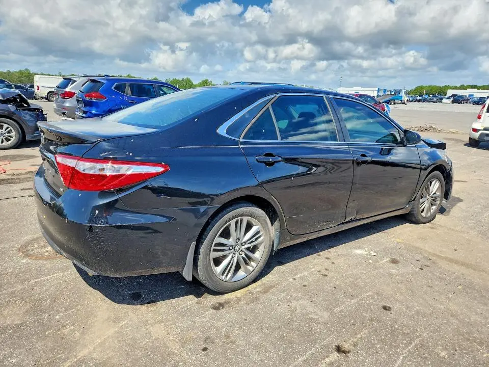 2015 TOYOTA CAMRY SE  