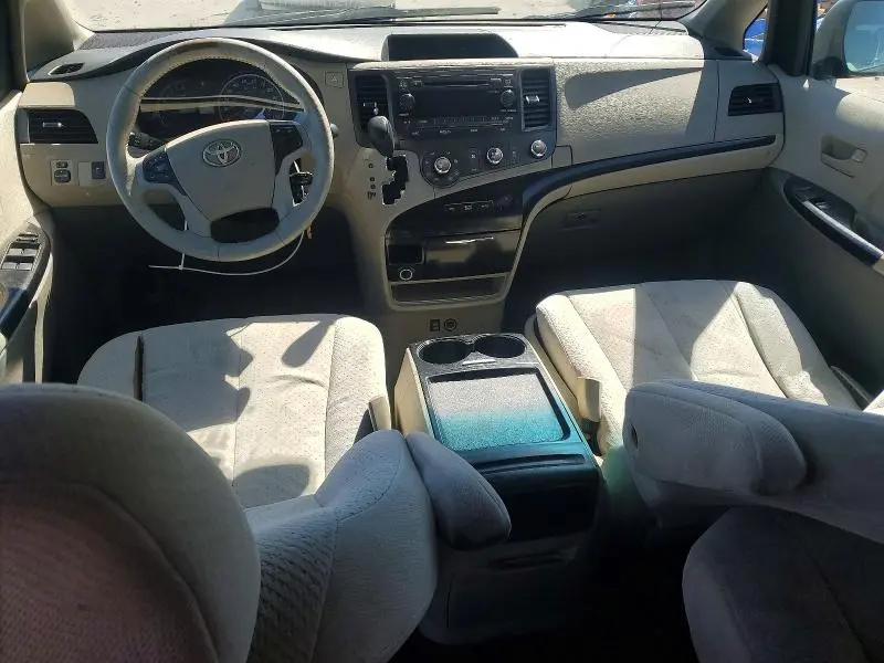 2011 TOYOTA SIENNA LE 8-PASSENGER  