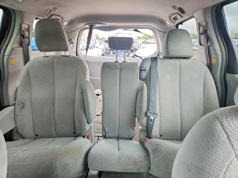 2013 TOYOTA SIENNA LE  