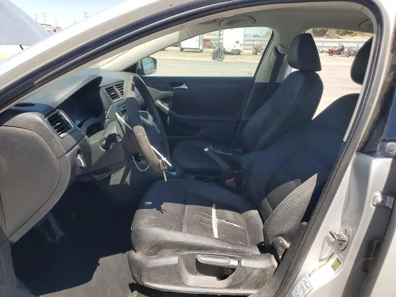2011 VOLKSWAGEN JETTA SE  