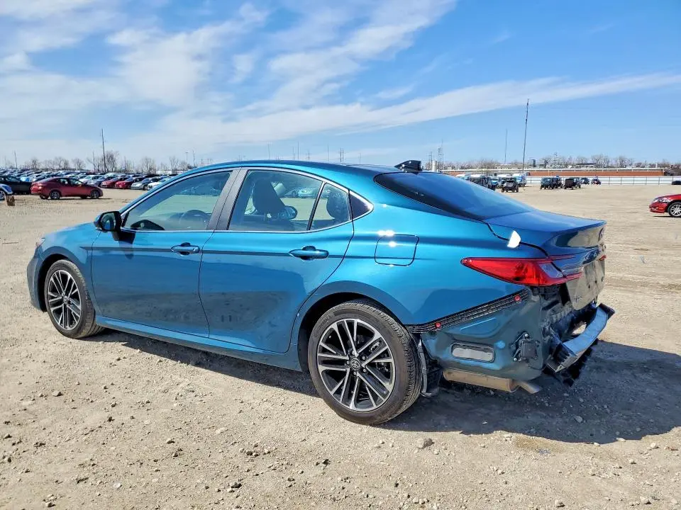 2025 TOYOTA CAMRY XLE  