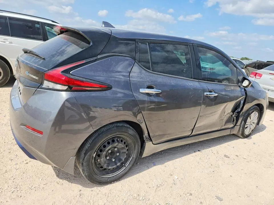 2022 NISSAN LEAF S  