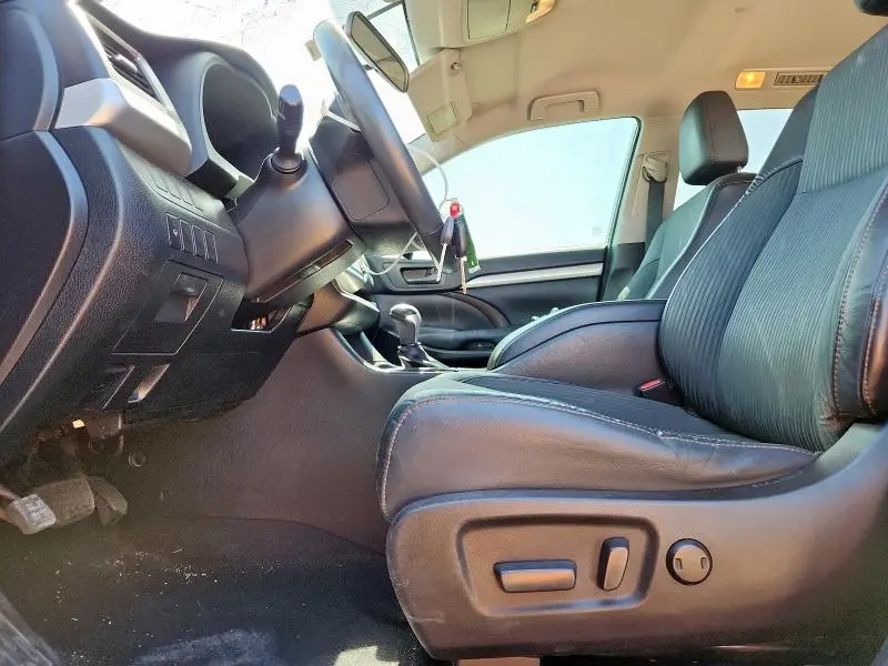 2015 TOYOTA HIGHLANDER LE  