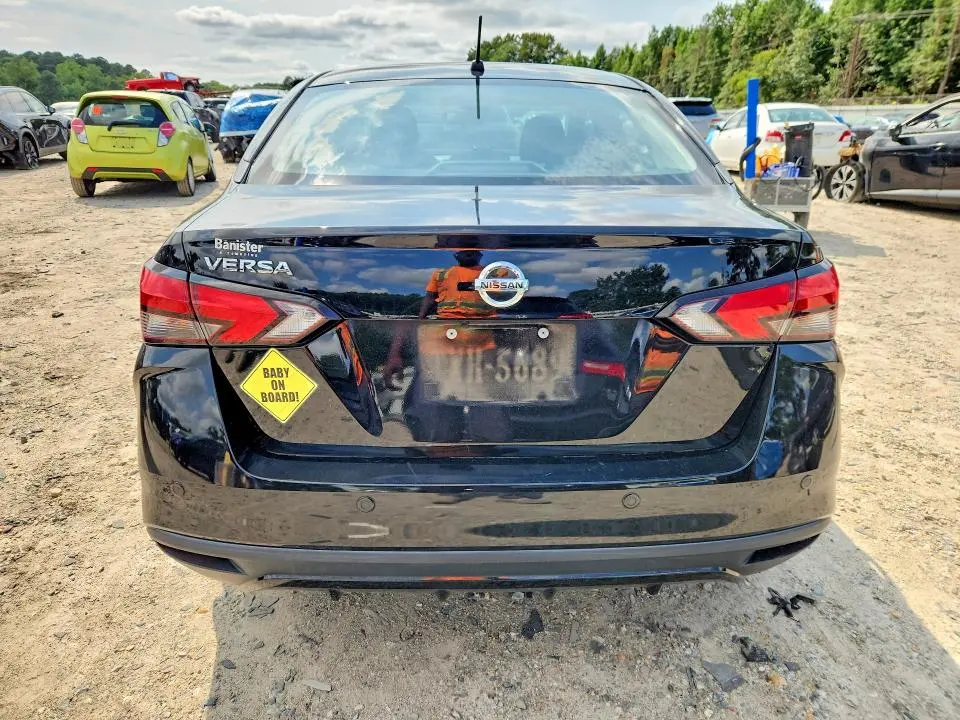 2022 NISSAN VERSA S  