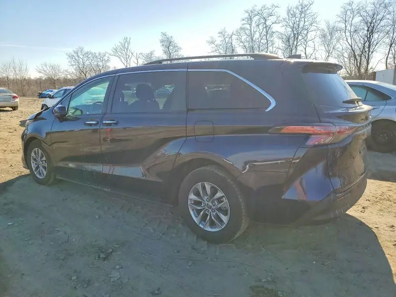 2022 TOYOTA SIENNA   