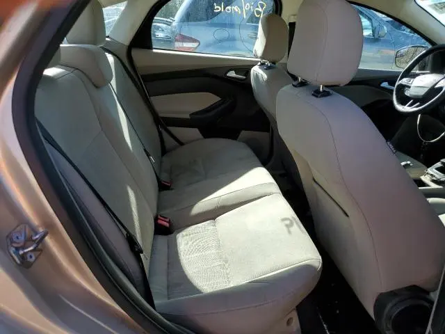 2017 FORD FOCUS SE  