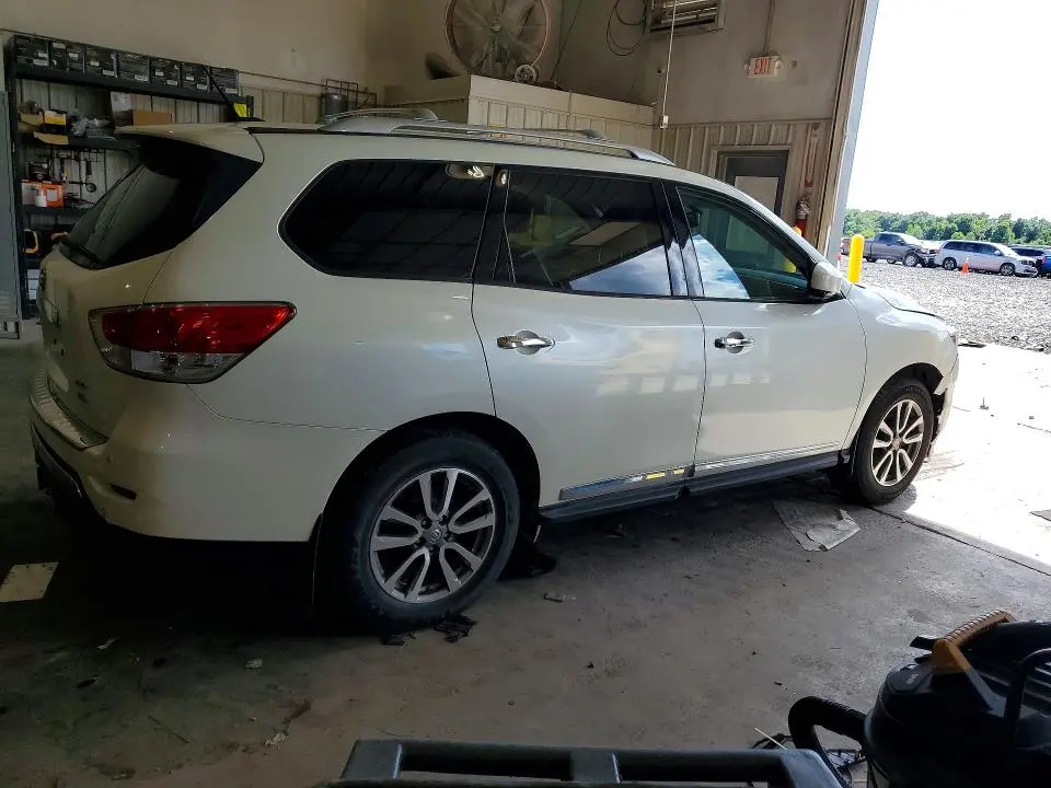 2016 NISSAN PATHFINDER SL  