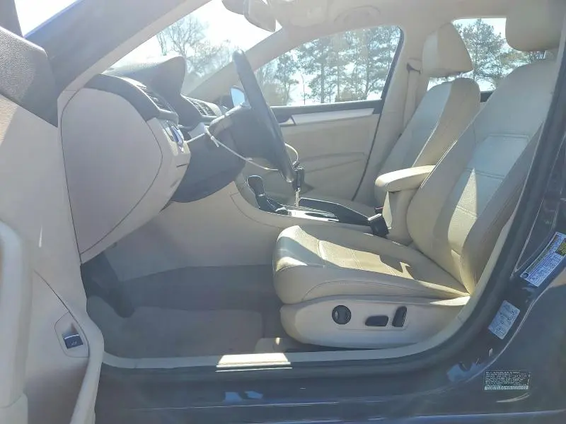 2013 VOLKSWAGEN PASSAT SE  