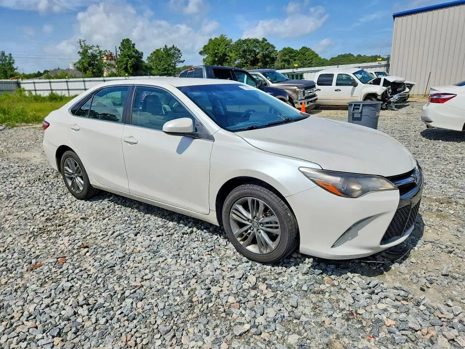 2017 TOYOTA CAMRY SE  