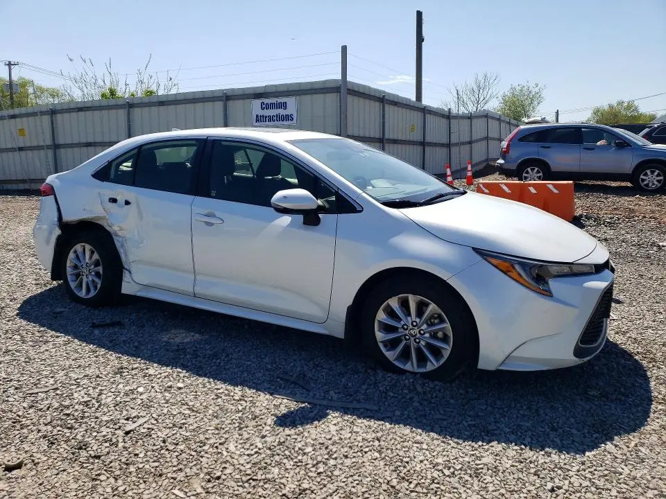 2022 TOYOTA COROLLA XLE  