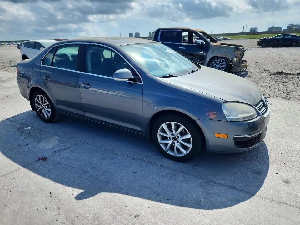 2010 VOLKSWAGEN JETTA SE  