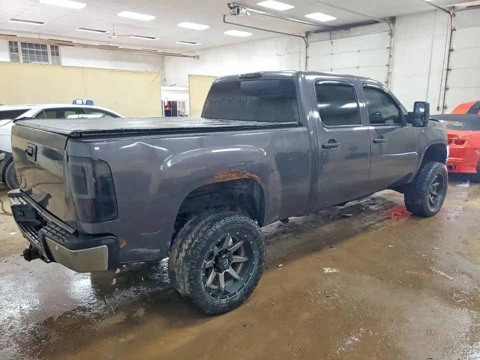 2011 GMC SIERRA K2500 SLE  