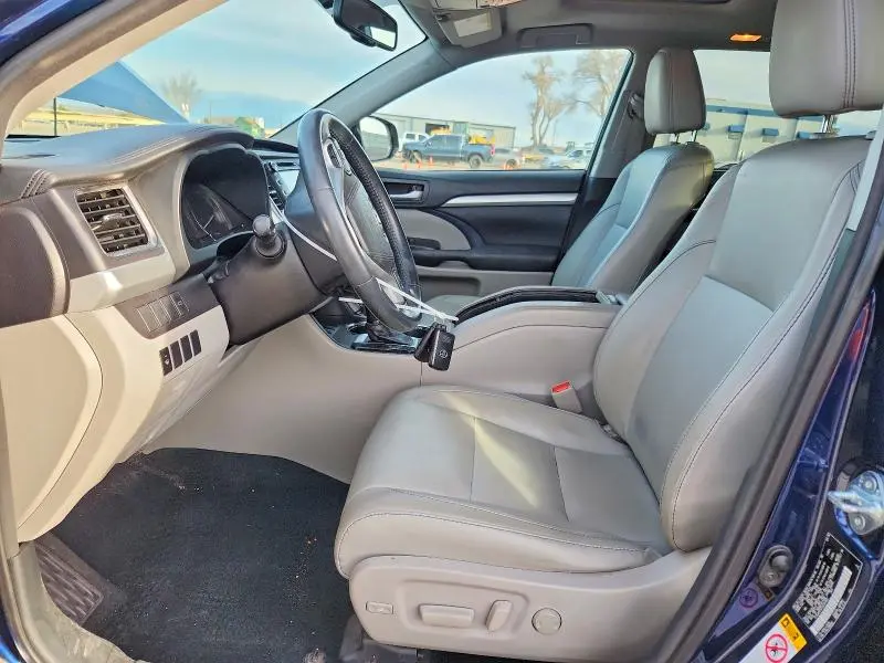 2016 TOYOTA HIGHLANDER XLE  