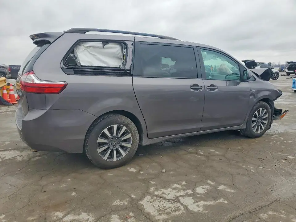 2019 TOYOTA SIENNA LE  