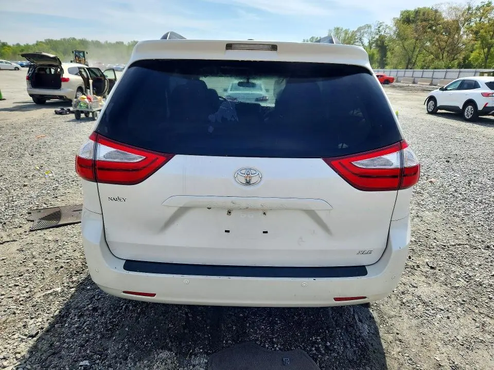 2015 TOYOTA SIENNA XLE PREMIUM 8-PASSENGER  
