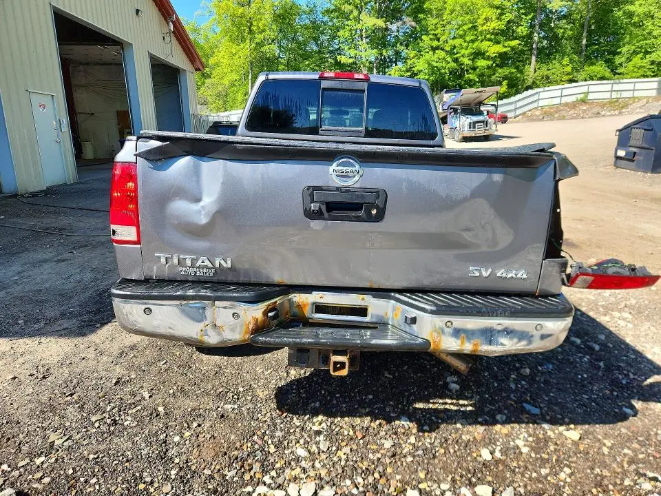 2015 NISSAN TITAN SV  