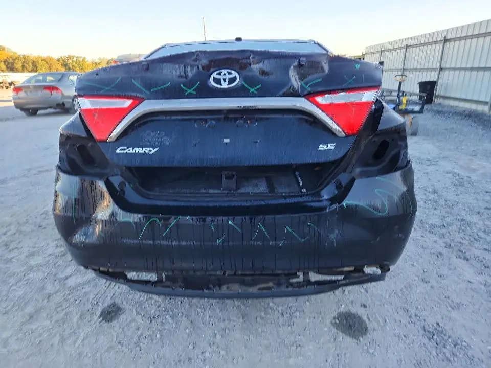 2015 TOYOTA CAMRY SE  