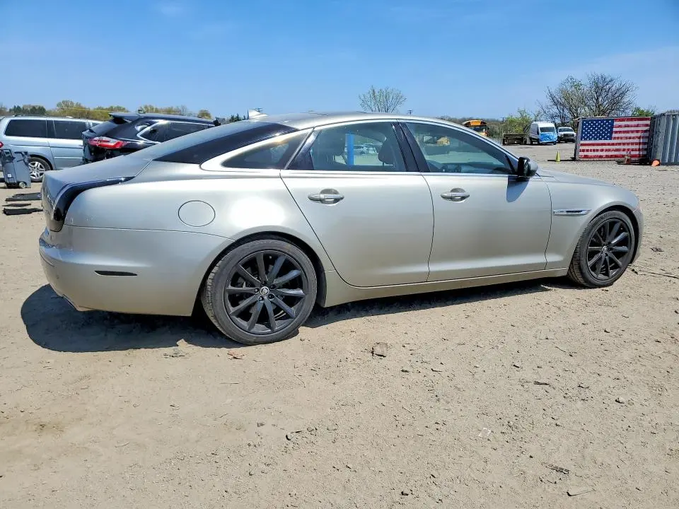 2013 JAGUAR XJ   
