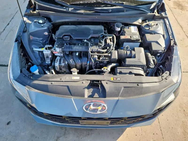 2022 HYUNDAI ELANTRA SE  