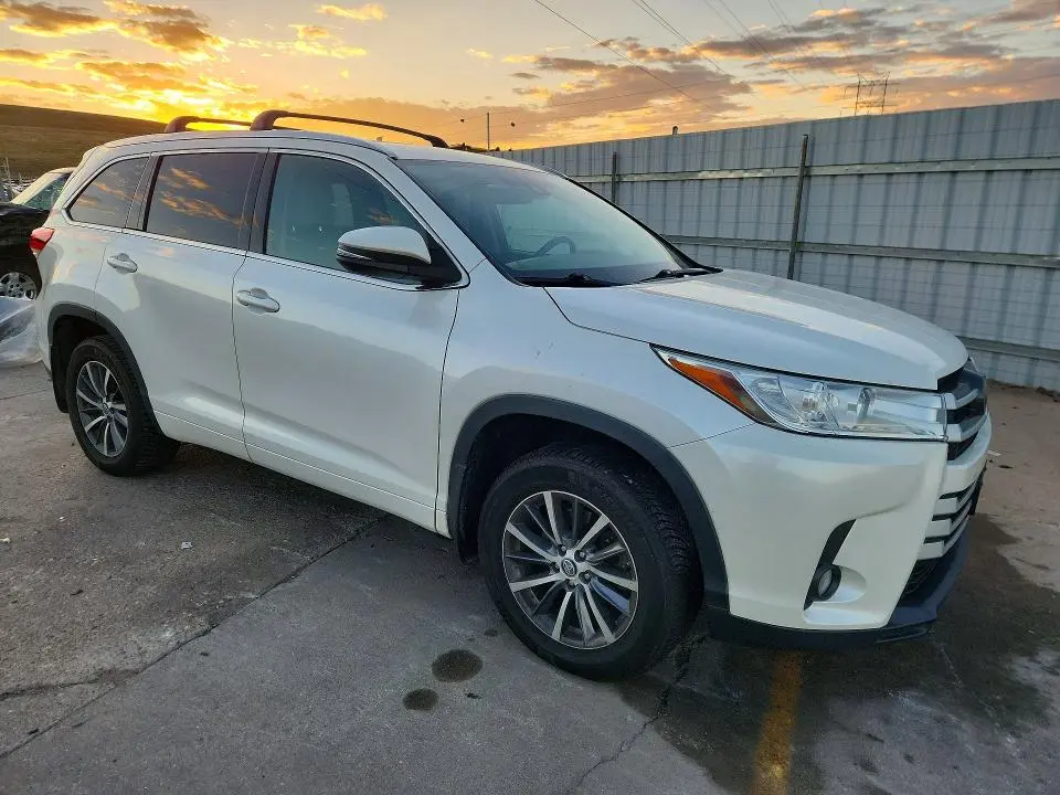 2018 TOYOTA HIGHLANDER XLE  