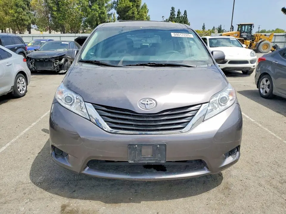 2011 TOYOTA SIENNA LE  