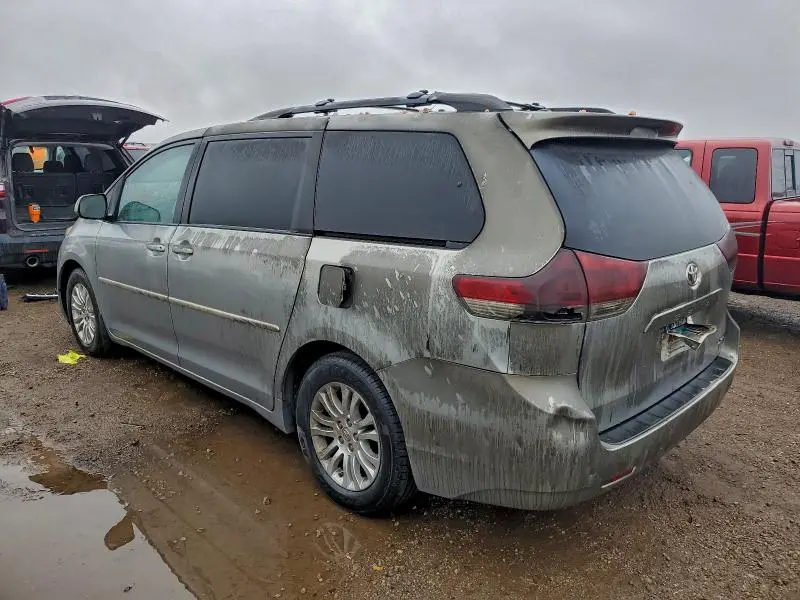 2014 TOYOTA SIENNA XLE  