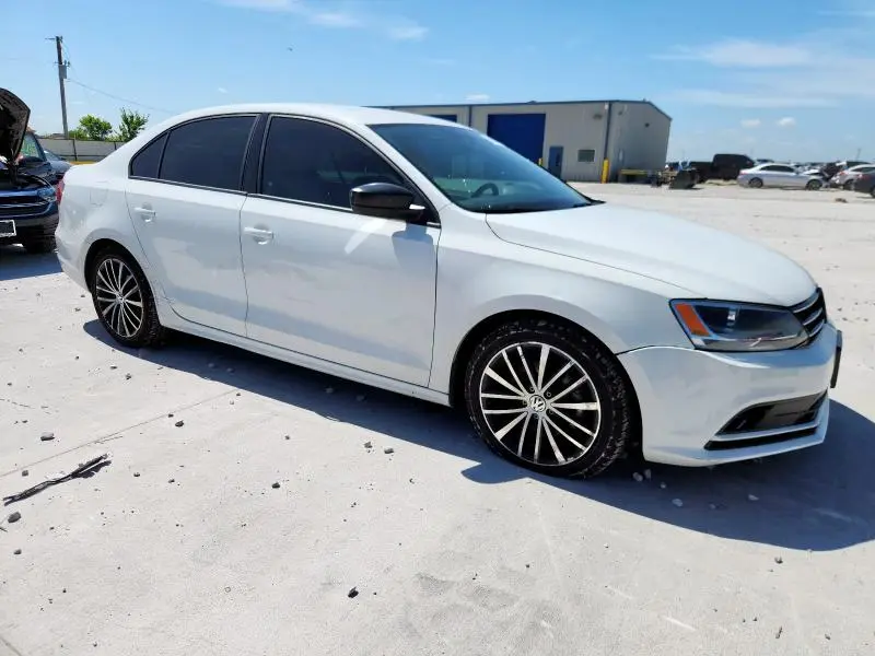 2016 VOLKSWAGEN JETTA SPORT  