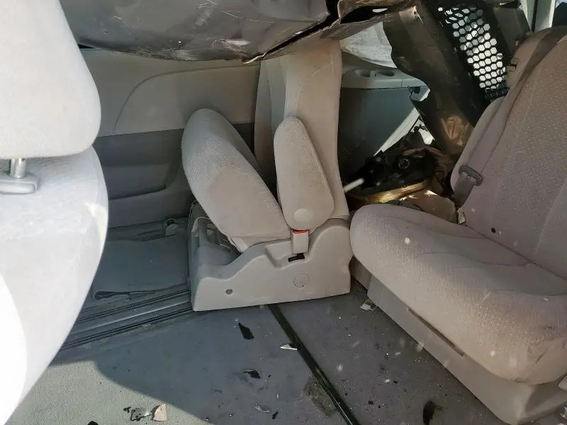 2011 TOYOTA SIENNA LE  