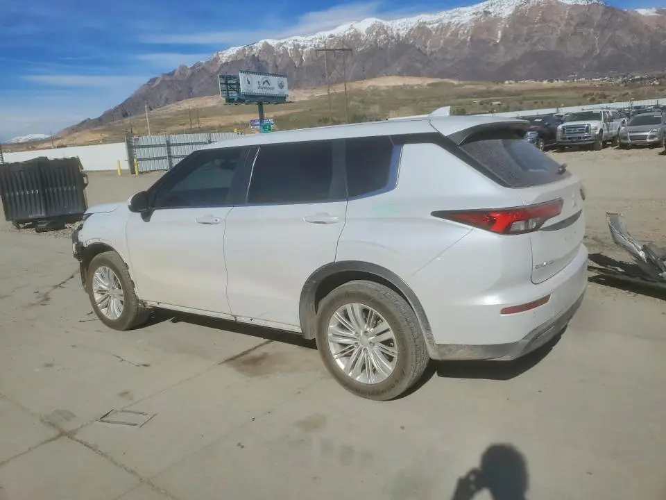 2022 MITSUBISHI OUTLANDER ES  