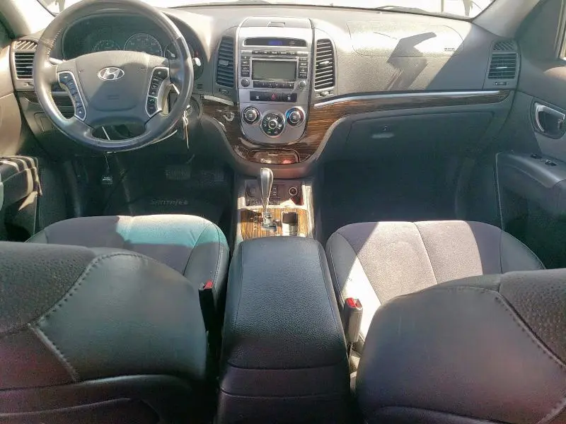 2011 HYUNDAI SANTA FE SE  