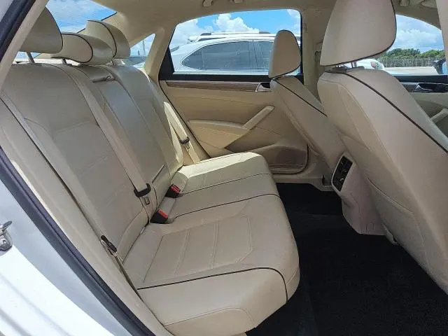 2016 VOLKSWAGEN PASSAT SE