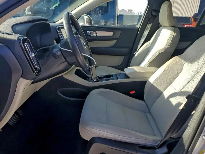 2020 VOLVO XC40 T5 MOMENTUM  