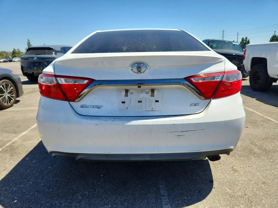 2016 TOYOTA CAMRY SE  