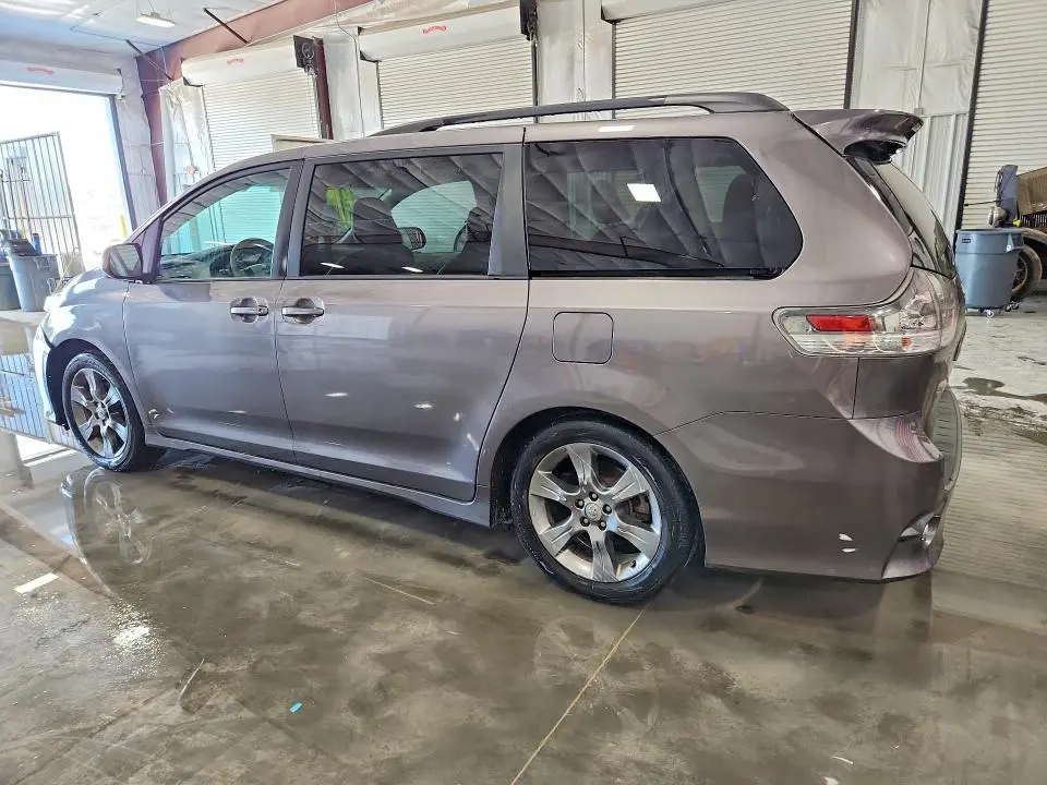 2011 TOYOTA SIENNA SPORT  
