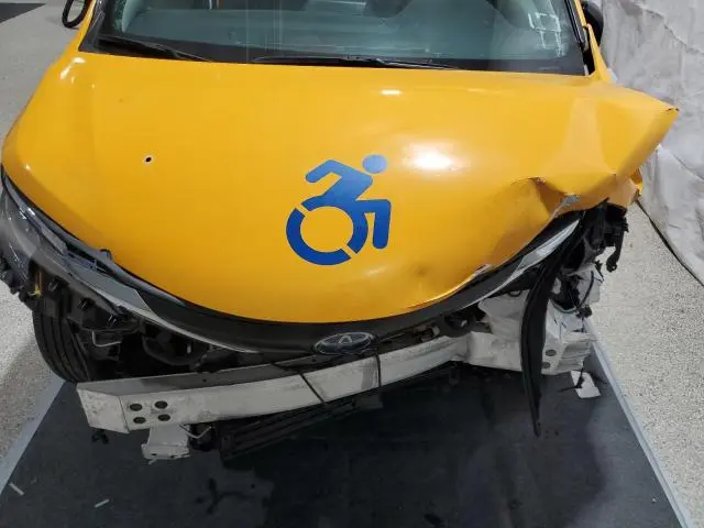 2023 TOYOTA SIENNA LE  