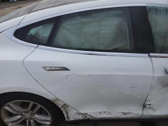 2015 TESLA MODEL S 85D  