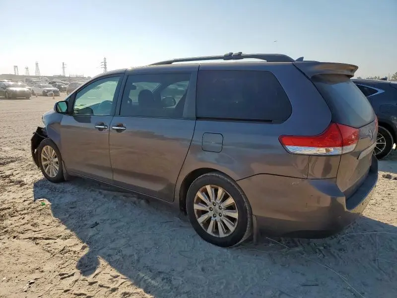 2012 TOYOTA SIENNA XLE  