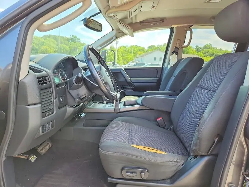 2011 NISSAN TITAN SV  
